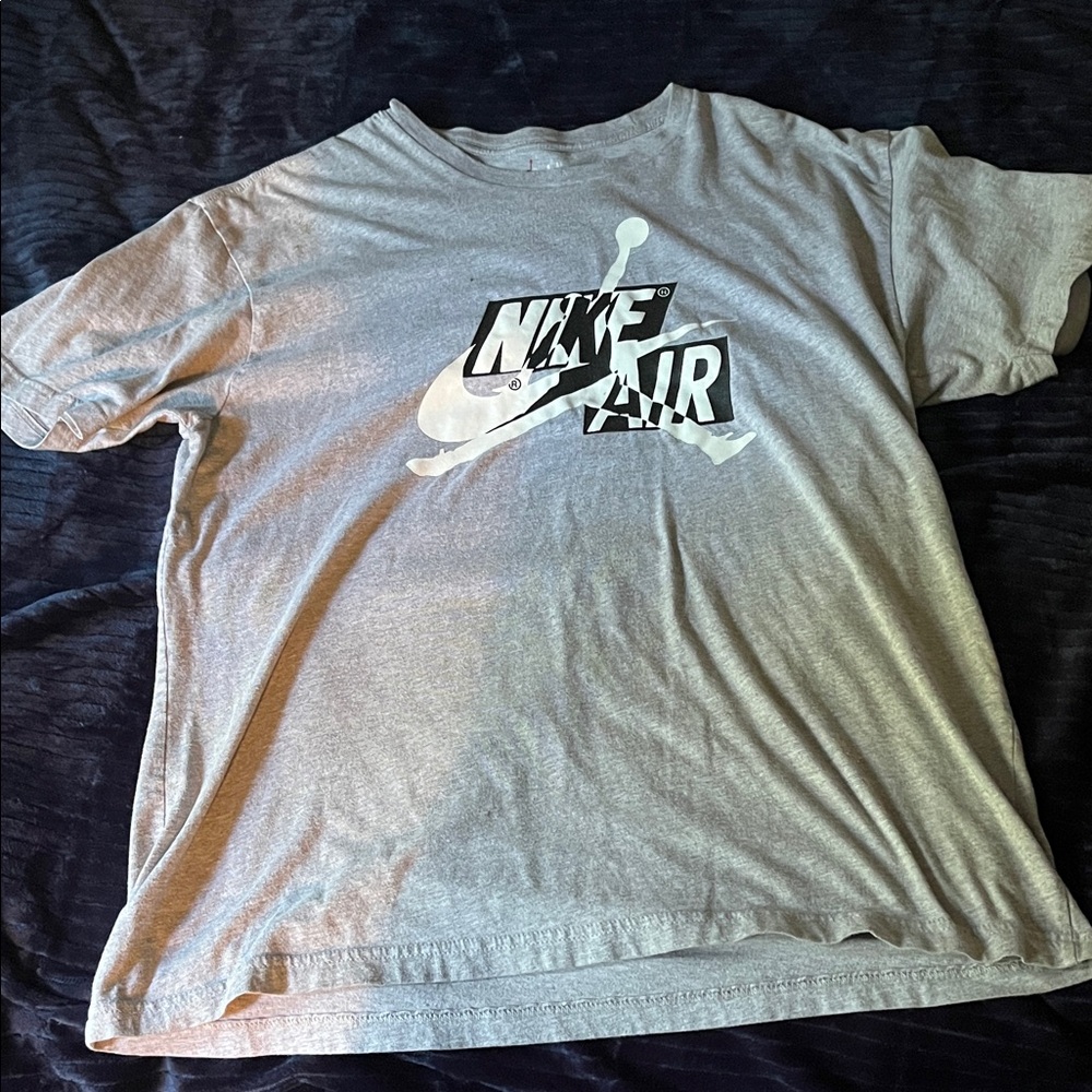 Nike Air Graphic Tee in Gray XL
